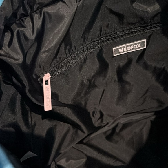 WILDFOX Lips Puffer Tote,zip top,2 handle,interior zip & 2 slash pocket,key hook - Picture 7 of 11